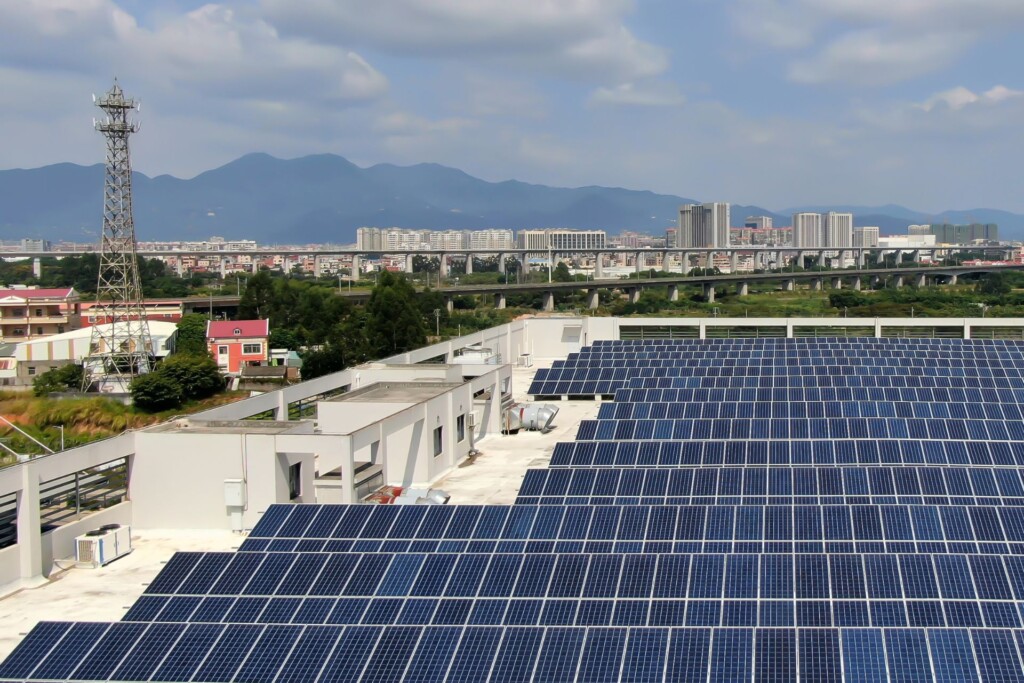 Un business independent energetic înseamnă dezvoltarea unei afaceri care își satisface propriile nevoi de energie prin intermediul sistemelor solare fotovoltaice